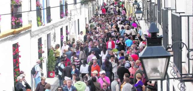 Los hoteles esperan repetir este mes la ocupación de 2010, pero bajando precios Los hoteles esperan repetir este mes la ocupación de 2010, pero bajando precios