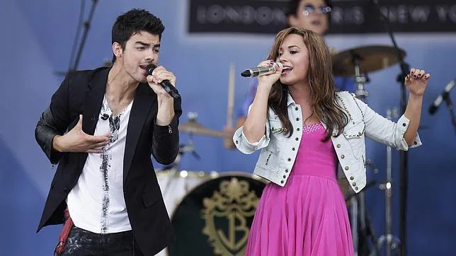 Joe y Demi cantando juntos una cancin