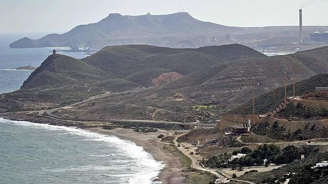 La Junta de Andaluca y el MARM suscriben un protocolo para la demolicin de El Algarrobico