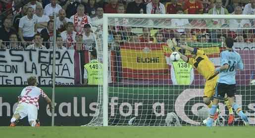 España sufrió más de la cuenta para ser primera de grupo España sufrió más de la cuenta para ser primera de grupo