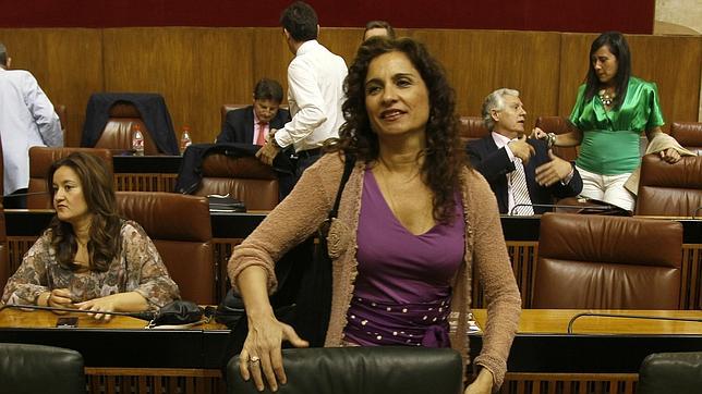 Mara Jess Montero ha manifestado en el Parlamento que los funcionarios andaluces no recupararn sus pagas extra en 2014