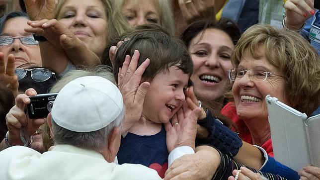 El Papa exhorta a los «corruptos políticos, empresariales y eclesiásticos» a devolver lo robado