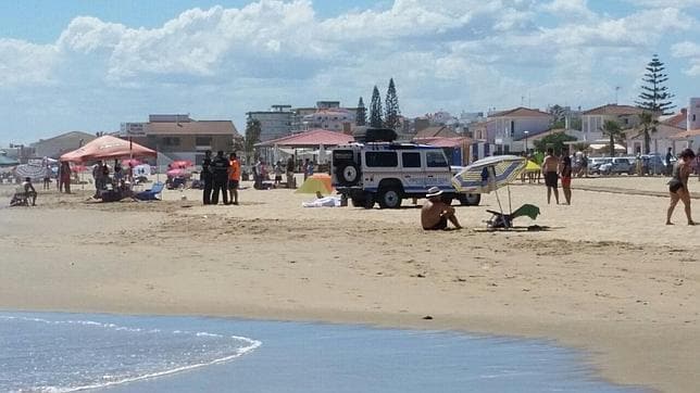Un hombre de 30 años fallece ahogado en la playa de La Antilla