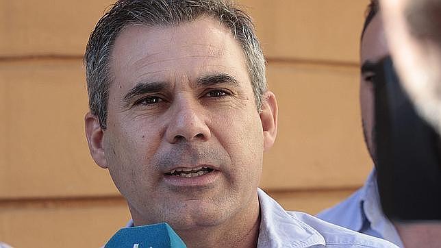 Cesa el alcalde de Villaverde del Río tras no prosperar la cuestión de confianza
