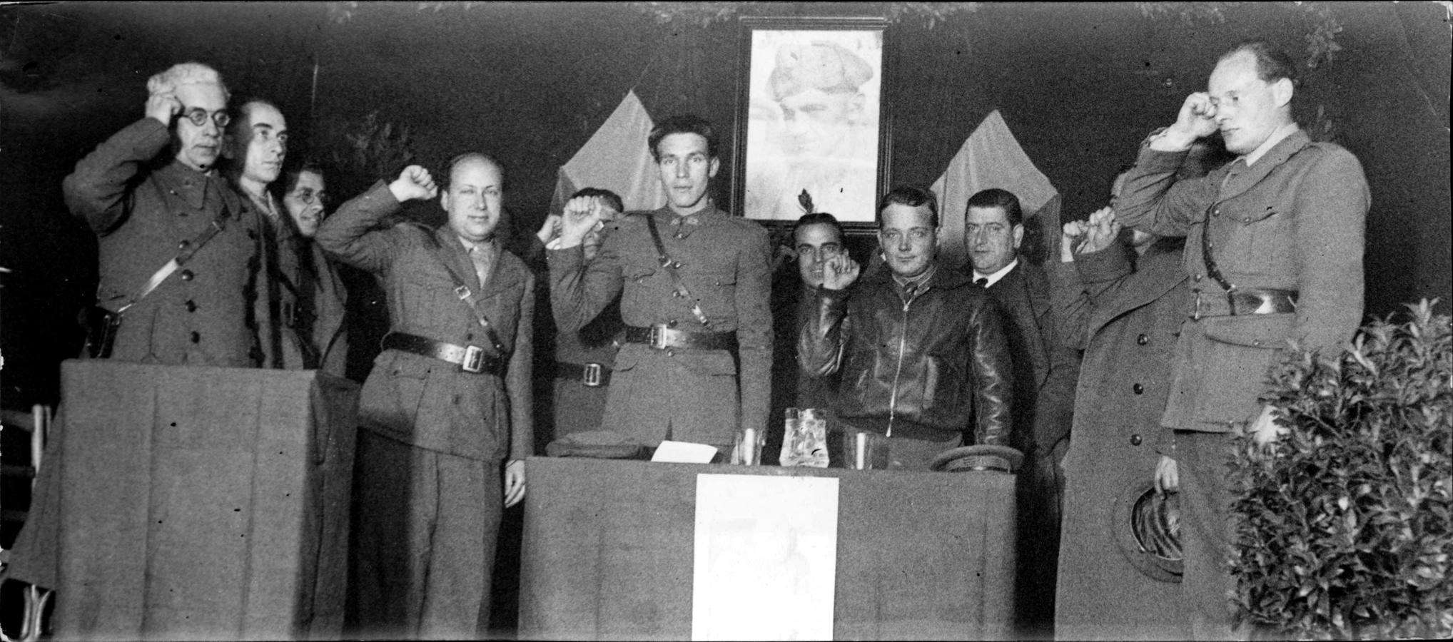 Homenaje al brigadista alemán Hans Brimler, celebrado por sus compañeros en Madrid, en diciembre de 1937.
