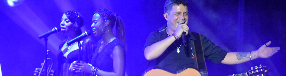 Alejandro Sanz Cantando El Himno De Andalucía