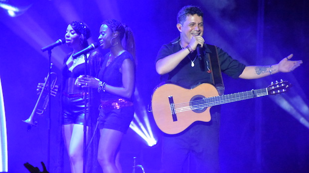 Alejandro Sanz Cantando El Himno De Andalucía