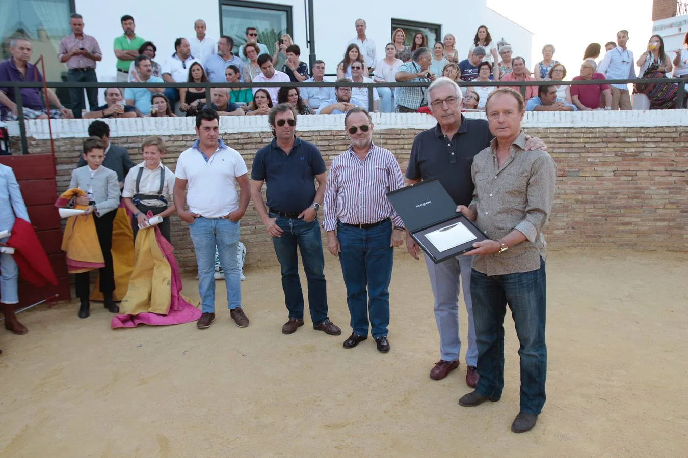 La Escuela de Tauromaquia de Sevilla homenajea a Pepe Luis Vázquez, «el último ángel del toreo»