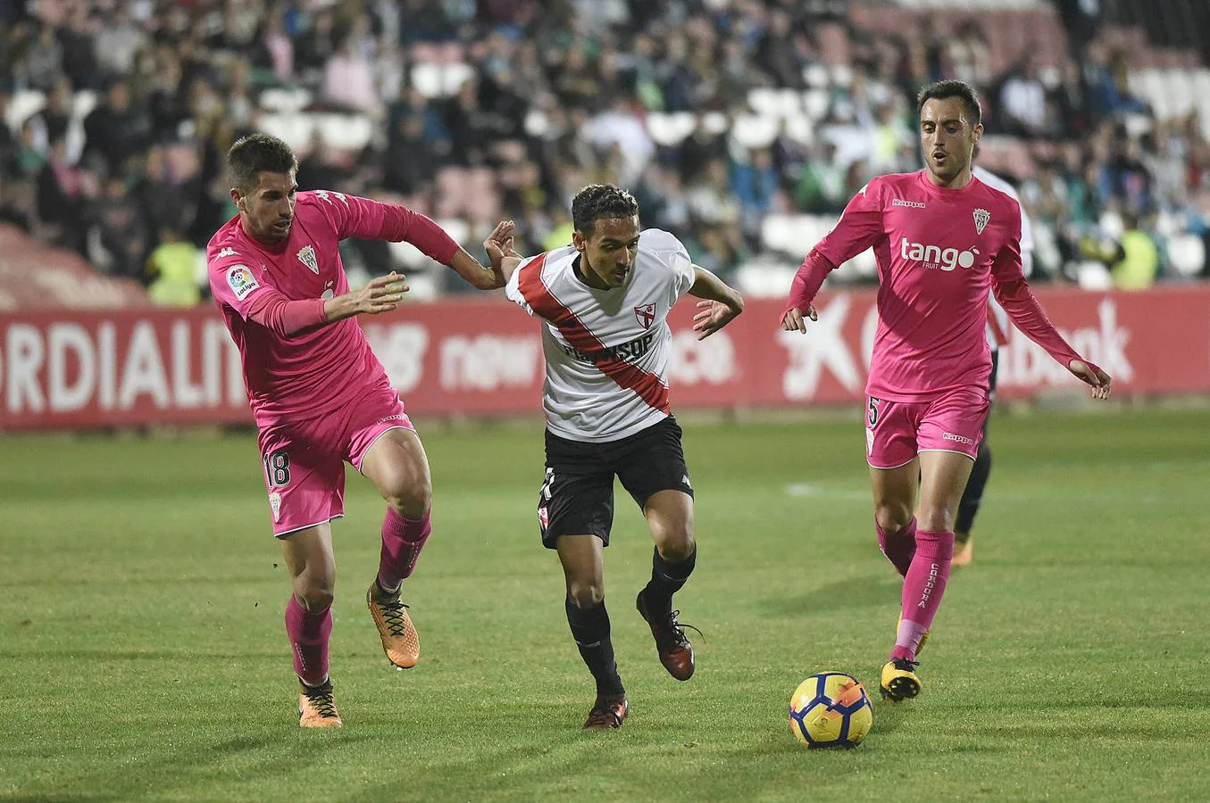 El Córdoba CF no levanta el vuelo ante el Sevilla Atlético ni con un jugador más (1-1)