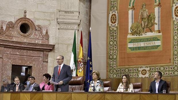 La Mesa del Parlamento de Andalucía se constituyó tras una importante discusión entre los grupos