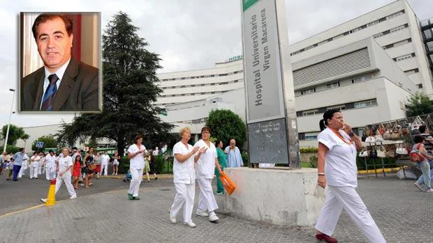 En la imagen, una de las protestas de 2012 cuando se gestó la fusión hospitalaria en el Hospital Virgen Macarena y Mariano Marín (izquierda)