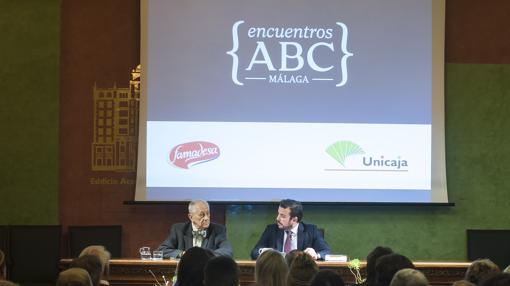Inocencio Arias y el director de la edición Andalucía de ABC, Fernando del Valle