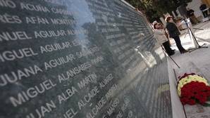 Muro de la Memoria, en homenaje a las víctimas del franquismo, en el cementerio de la Salud