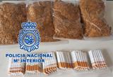 La Polic&iacute;a halla 550 cajetillas de tabaco de contrabando en un puesto de &laquo;chuches&raquo;