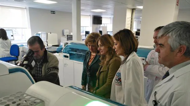 La consejera de Salud Marina Álvarez en un hospital de Jaén