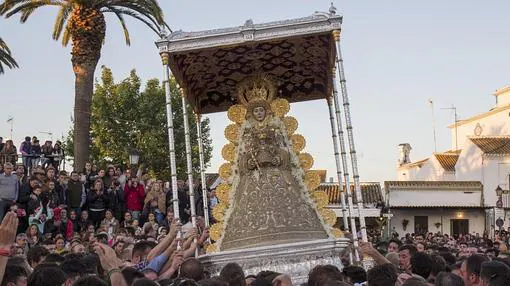 Una procesión sufrida para la Virgen del Rocío