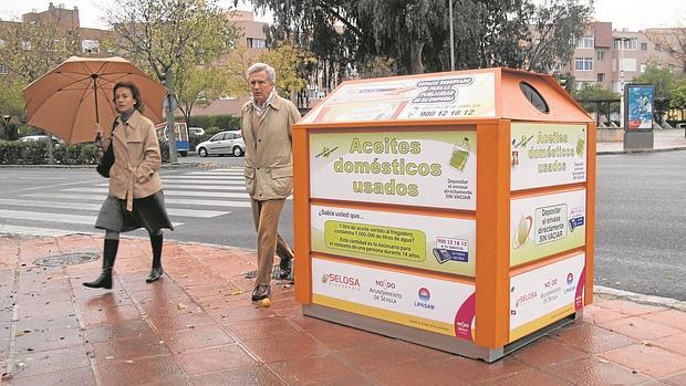 Contenedores instalados en Sevilla para el reciclaje de aceites usados