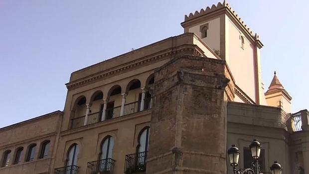 ¿Por qué la torre de AbdelAziz, en plena Avenida de la Constitución