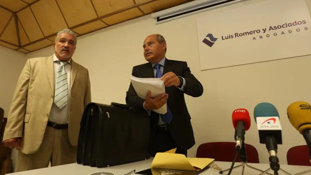 Rigoberto Artiles, a la izquierda, junto a Luis Romero durante la rueda de prensa de ayer