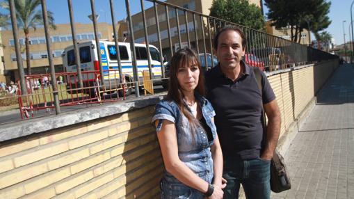 María del Mar Hidalgo Vázquez y Javier Pérez Blanco piden ayuda para su hijo
