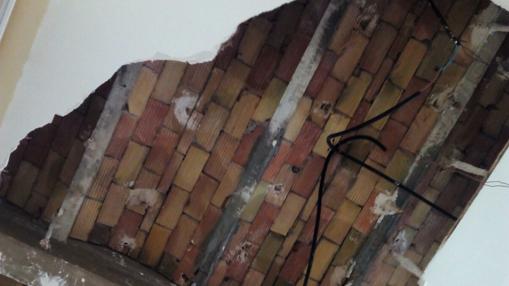 Cae el techo de una conocida taberna en Málaga
