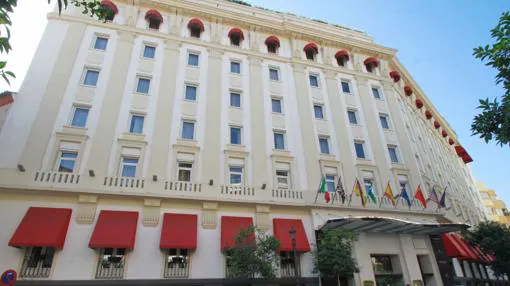 Fachada del Hotel Colón