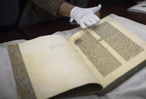 La Biblia del Oso de la Universidad, restaurada en 2015