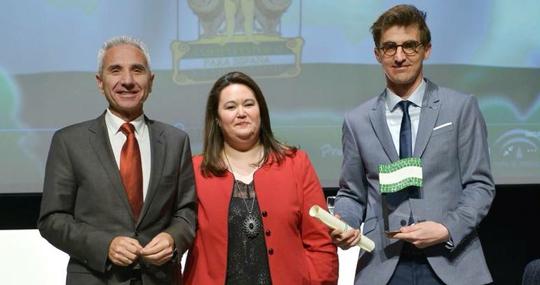 Ale Romero acaba de recibir una Bandera de Andalucía por su trayectoria musical