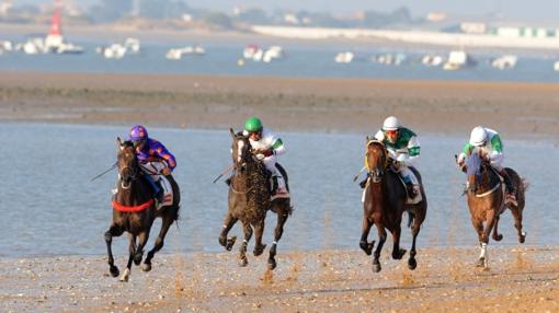 La playa y los caballos son los protagonistas de estas carreras. Fuente: andalucia.org