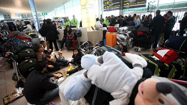 La UE exige a España medidas que frenen sus retrasos aéreos en verano La UE exige a España medidas que frenen sus retrasos aéreos en verano