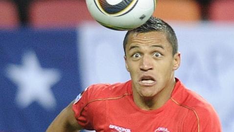 Alexis S�nchez est� a un paso del Bar�a