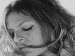 El desnudo de Eva Mendes en un anuncio de Calvin Klein, demasiado sexy para televisiones