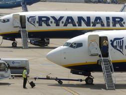 Bruselas insiste a Ryanair en que debe «compensar» a pasajeros con reservas válidas «confirmadas»
