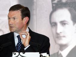 El primer gesto de L�pez para romper con la tradici�n nacionalista