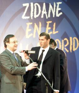 Los idiomas de Calder�n frente al �glamour� de Florentino