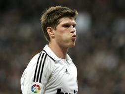 Huntelaar se queda en Madrid para negociar su salida del club