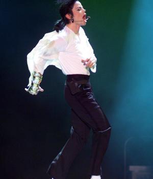 Michael Jackson dej� 100 temas in�ditos en un disco duro que tiene su familia