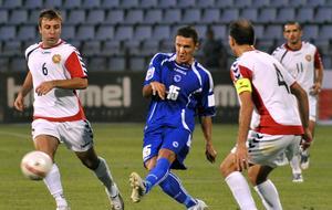 Bosnia vence en Armenia y demora el pase de la Roja