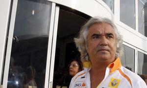 Briatore da se�ales de vida y anuncia una batalla legal contra la FIA