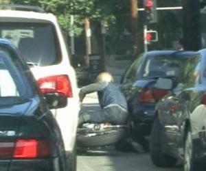 Brad Pitt sufre un accidente de moto por culpa de un «paparazzi»