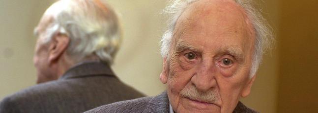 Ayala, testigo de un siglo crucial