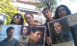 Absentismo escolar para recibir a las estrellas de «Crepúsculo»