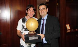 Messi ya recibió el «Balón de chocolate»