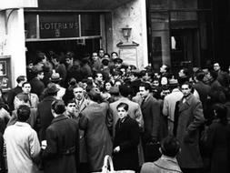 Doña Manolita, 105 años repartiendo premios en Navidad