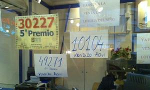 La Bruja de Oro y Do�a Manolita reparten premios