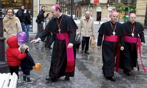 Munilla, aclamado por los fieles con una ovaci�n de ocho minutos