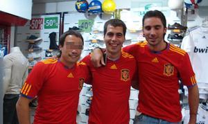 Los etarras Rosales y Arístegui, en Facebook con la camiseta de España