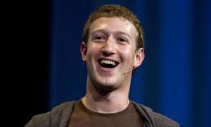 A Facebook «no le tose» ni Google