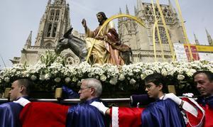 Consejos para prevenir las lesiones en los cofrades durante las procesiones