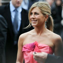 Jennifer Aniston y Gerard Butler llevan su complicidad hasta Par�s